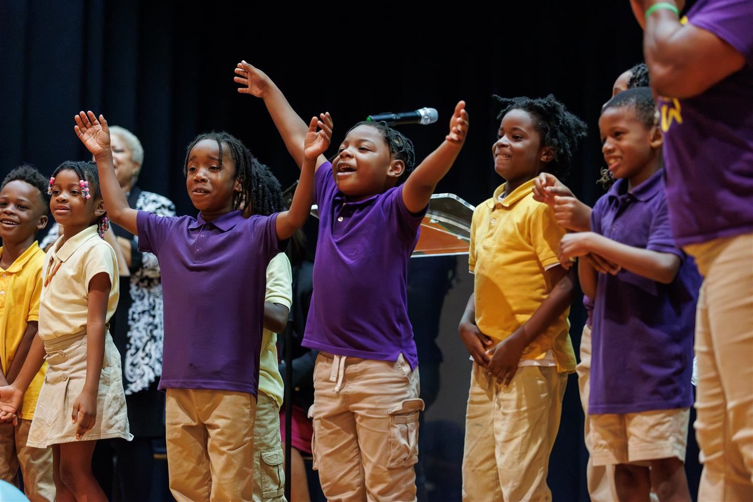  PB Young students singing